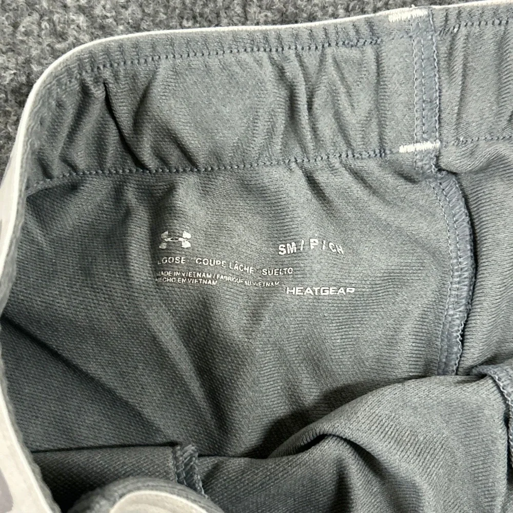 Under Armour Athletic Shorts Womens Size Small Gray HeatGear Loose Fit Running